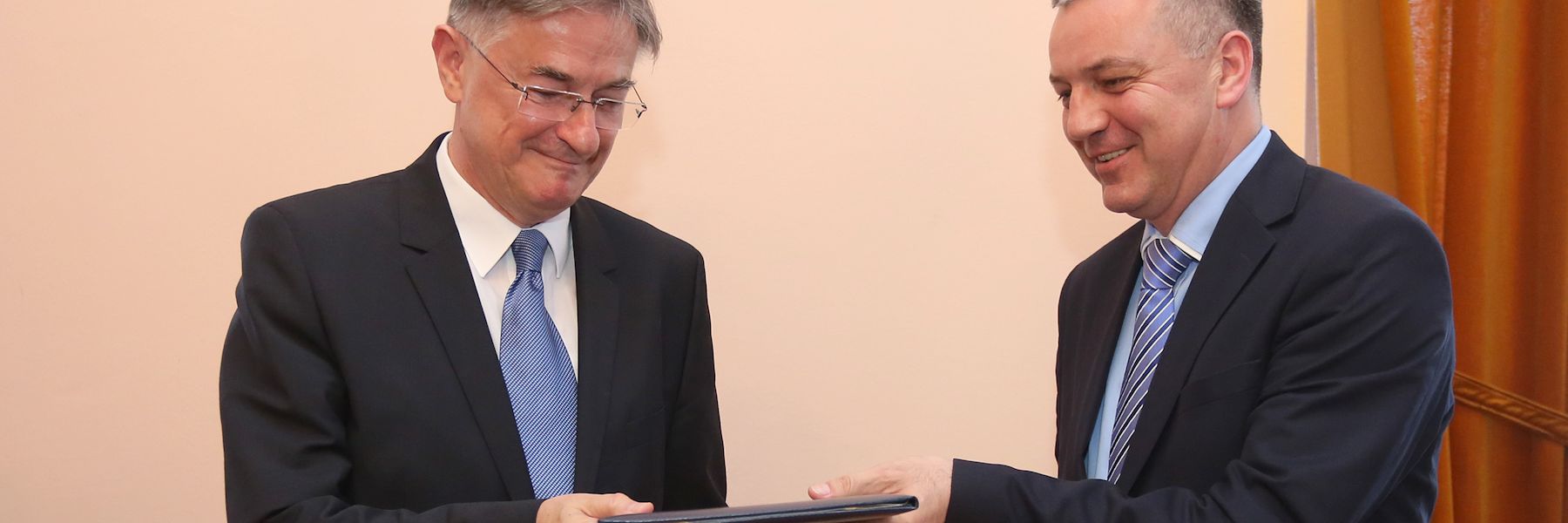 Sveučilište Josipa Jurja Strossmayera u Osijeku uključilo se u program postakademskog zapošljavanja i stjecanja upravljačkih sposobnosti studenata Sveučilište Josipa Jurja Strossmayera u Osijeku uključilo se u program postakademskog zapošljavanja i stjecanja upravljačkih sposobnosti studenata