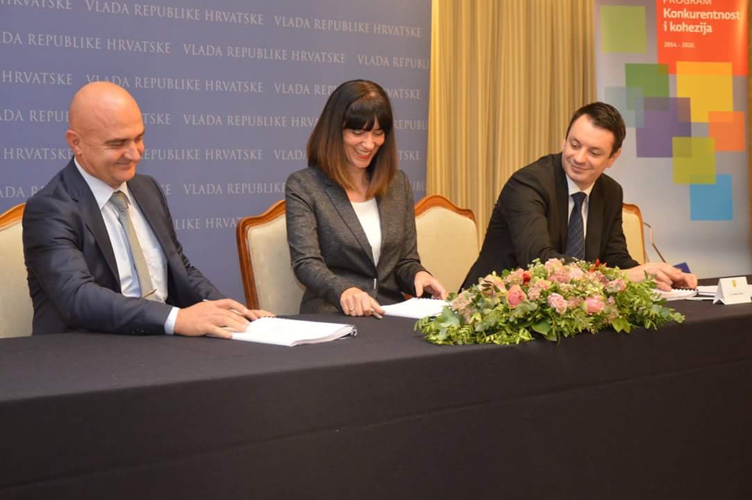 POTPISIVANJE UGOVORA O DODJELI BESPOVRATNIH SREDSTAVA ZA PROJEKTE FINANCIRANE IZ EUROPSKIH STRUKTURNIH I INVESTICIJSKIH FONDOVA U FINANCIJSKOM RAZDOBLJU 2014. – 2020. POTPISIVANJE UGOVORA O DODJELI BESPOVRATNIH SREDSTAVA ZA PROJEKTE FINANCIRANE IZ EUROPSKIH STRUKTURNIH I INVESTICIJSKIH FONDOVA U FINANCIJSKOM RAZDOBLJU 2014. – 2020.