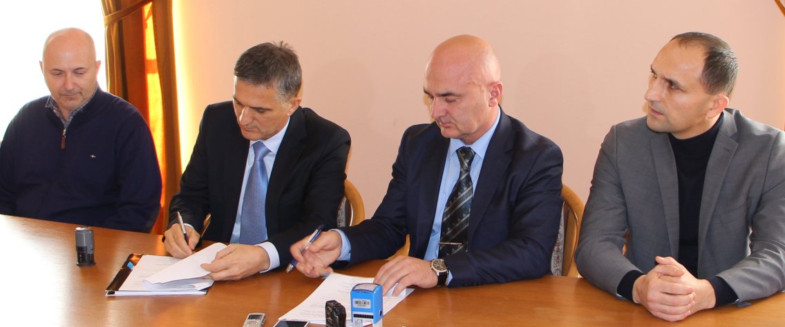 Potpisivanje ugovora za dodjelu nekretnine Potpisivanje ugovora za dodjelu nekretnine